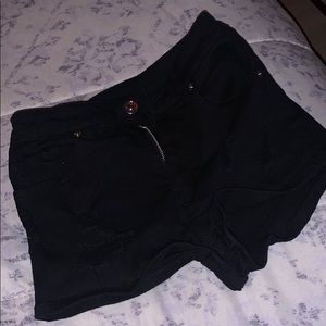 black h&M shorts